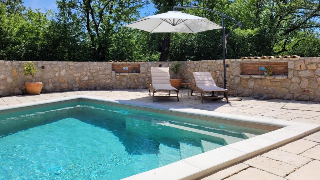 Villa Alara - charming villa with heated swimming pool photo 4