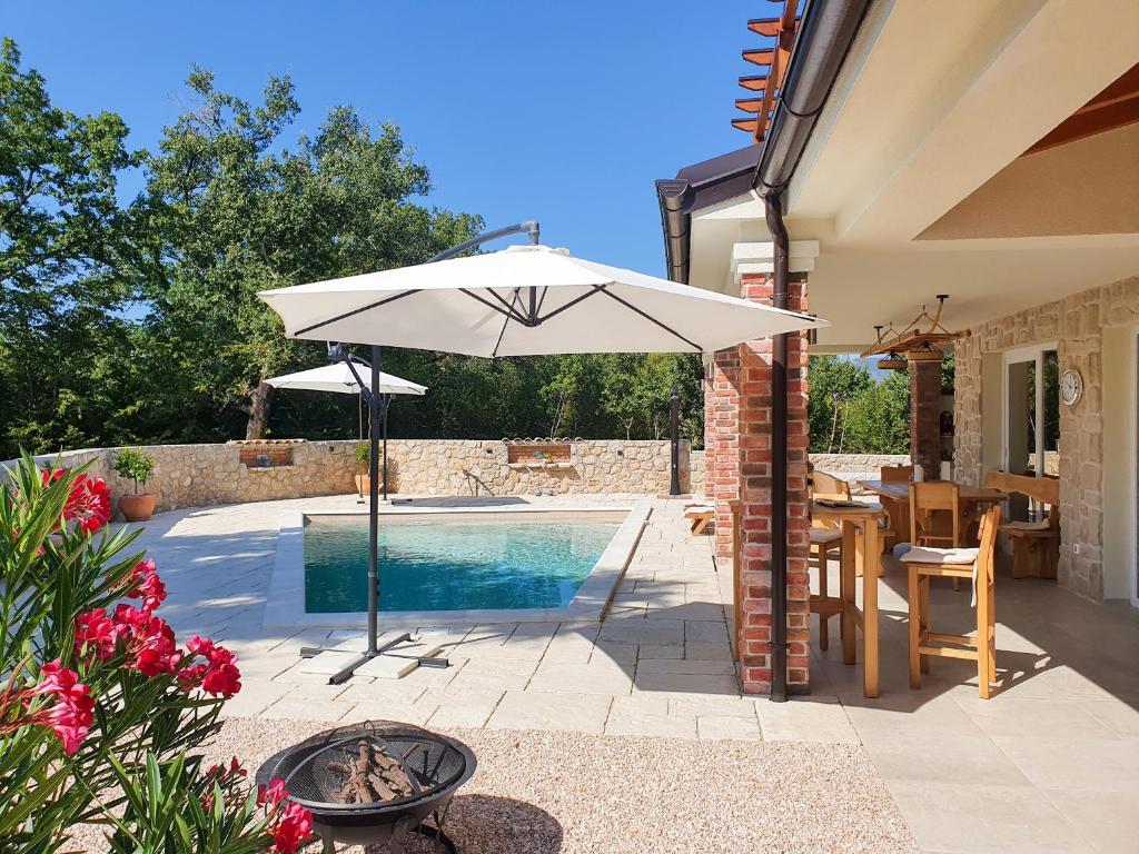 Villa Alara - charming villa with heated swimming pool photo 3
