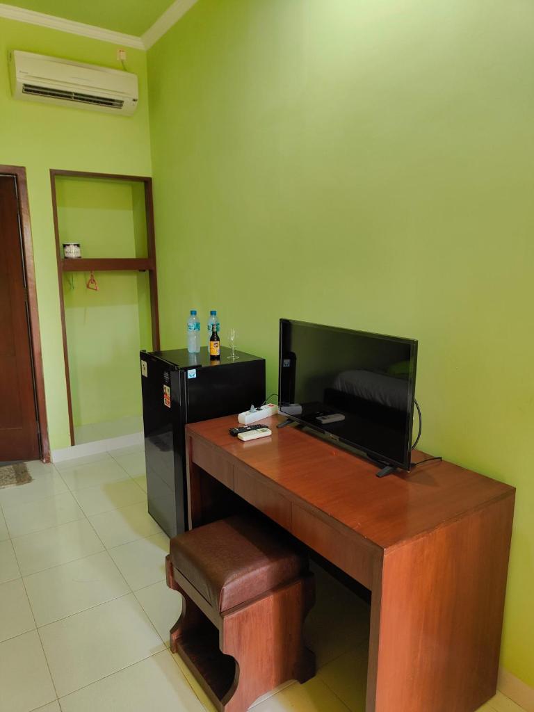 Berlian Inn Kuta Beach - Tap to explore photos