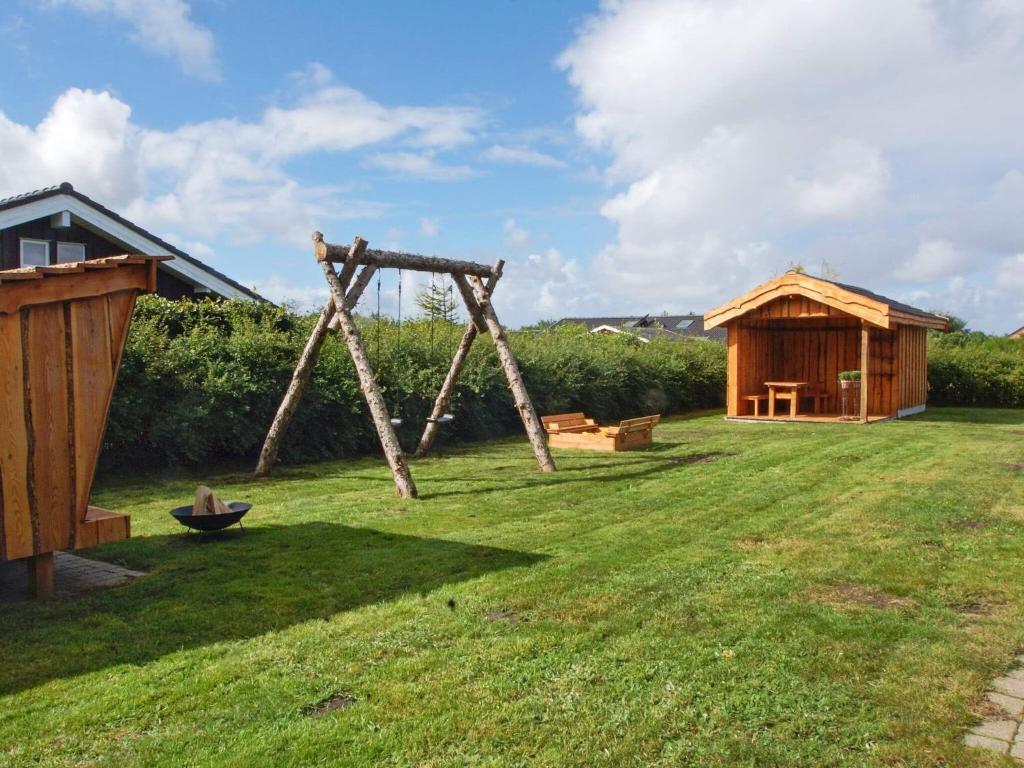 Four-Bedroom Holiday home in Hemmet 5 photo 2