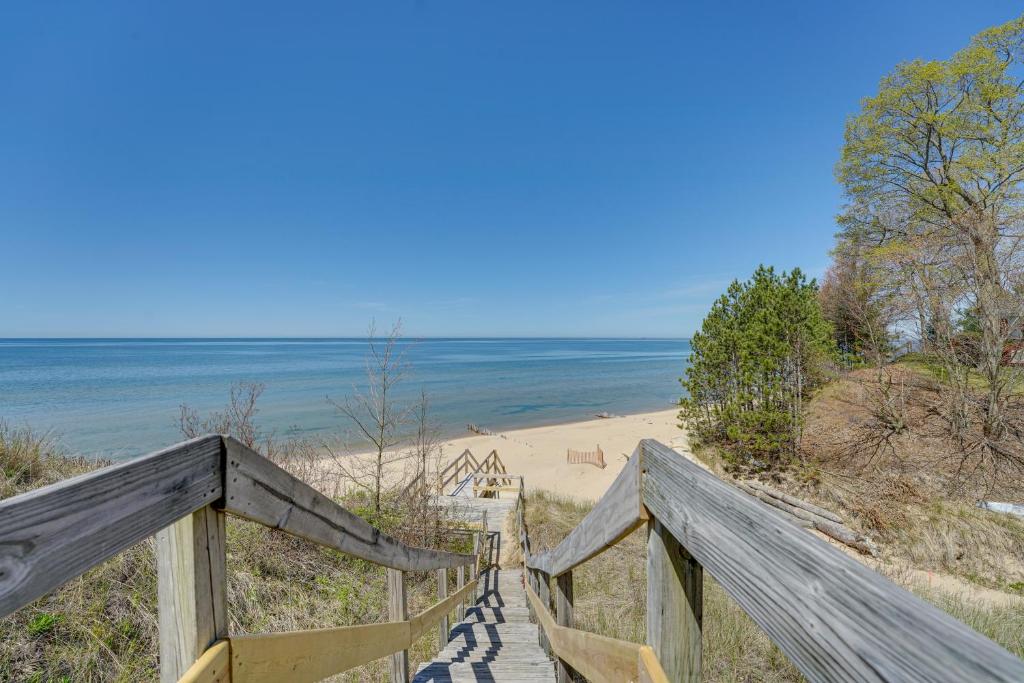 4-Season Gold Coast Cottage, 2 Mi to Winter Sports photo 2
