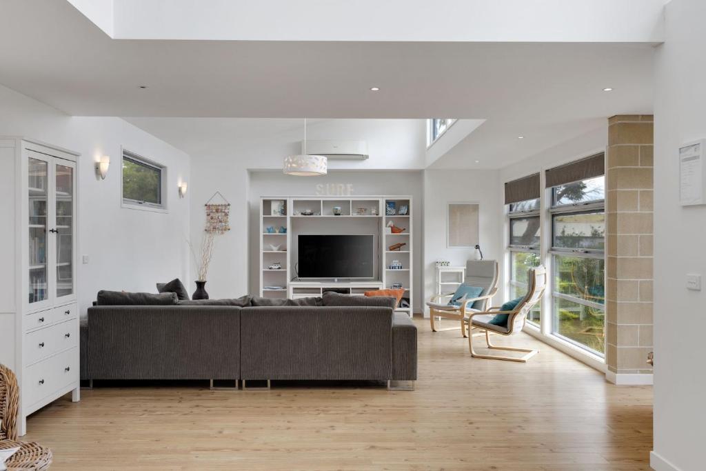1 Miami Court Smiths Beach photo 2
