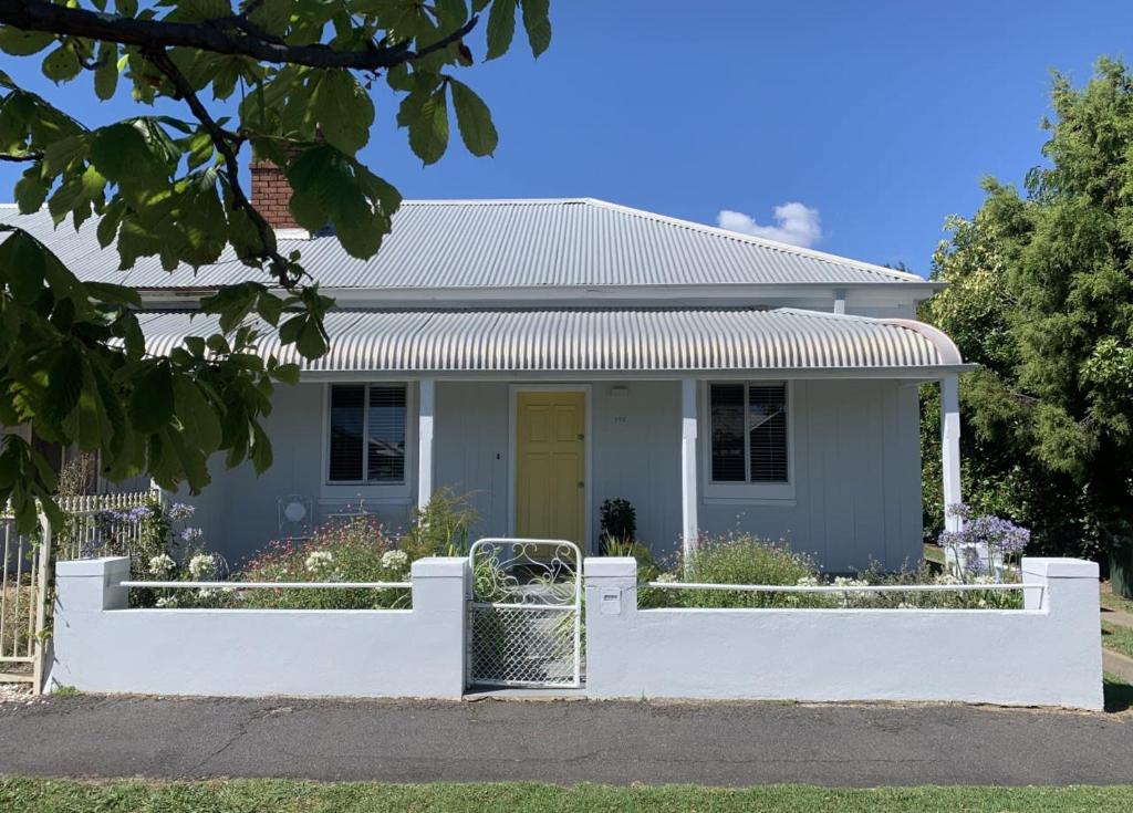Mary Lemon Cottage - Heritage Home photo 2