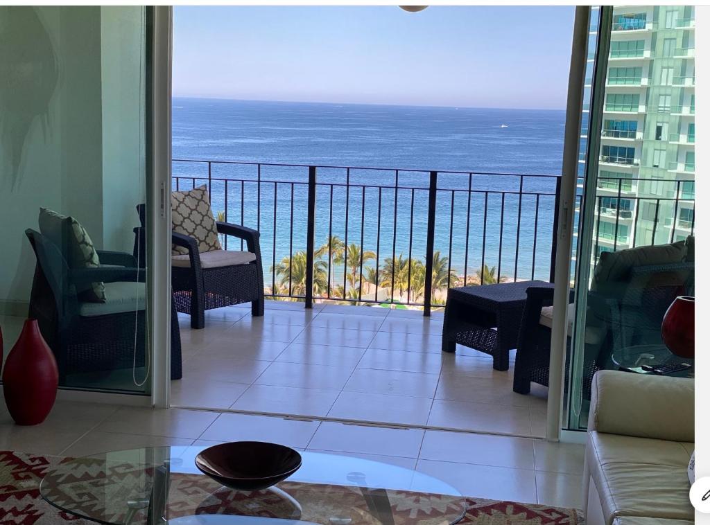 Ocean front Grand Venetian corner condo photo 1