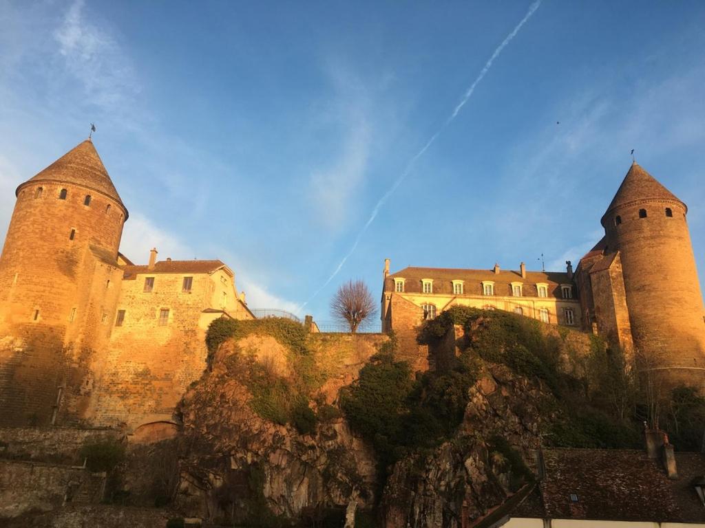 Grande Maison à Semur en plein coeur Historique photo 1