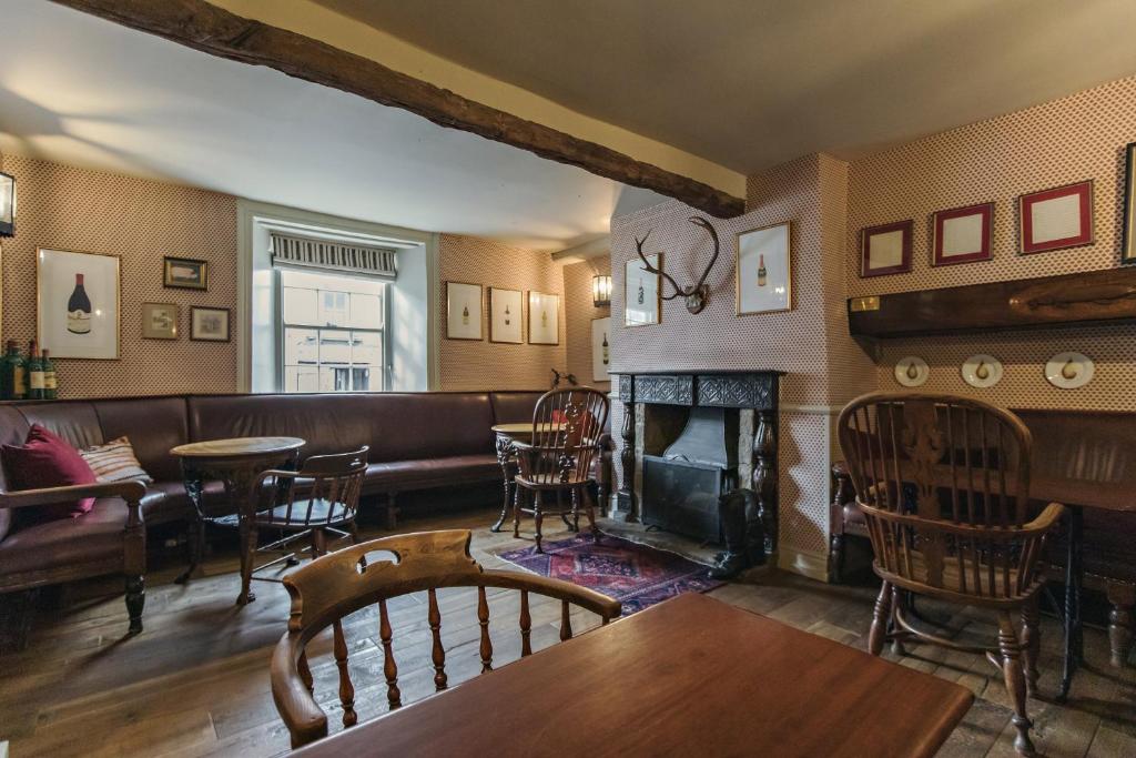 The White Swan Inn - Tap to explore photos