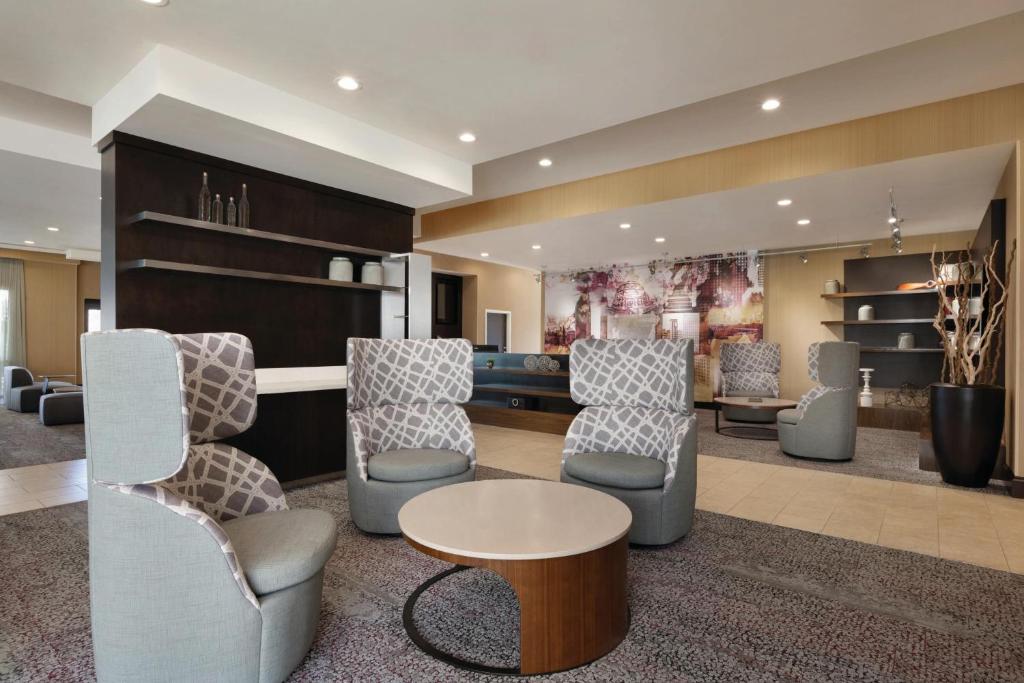 Courtyard by Marriott Charlotte Airport North image