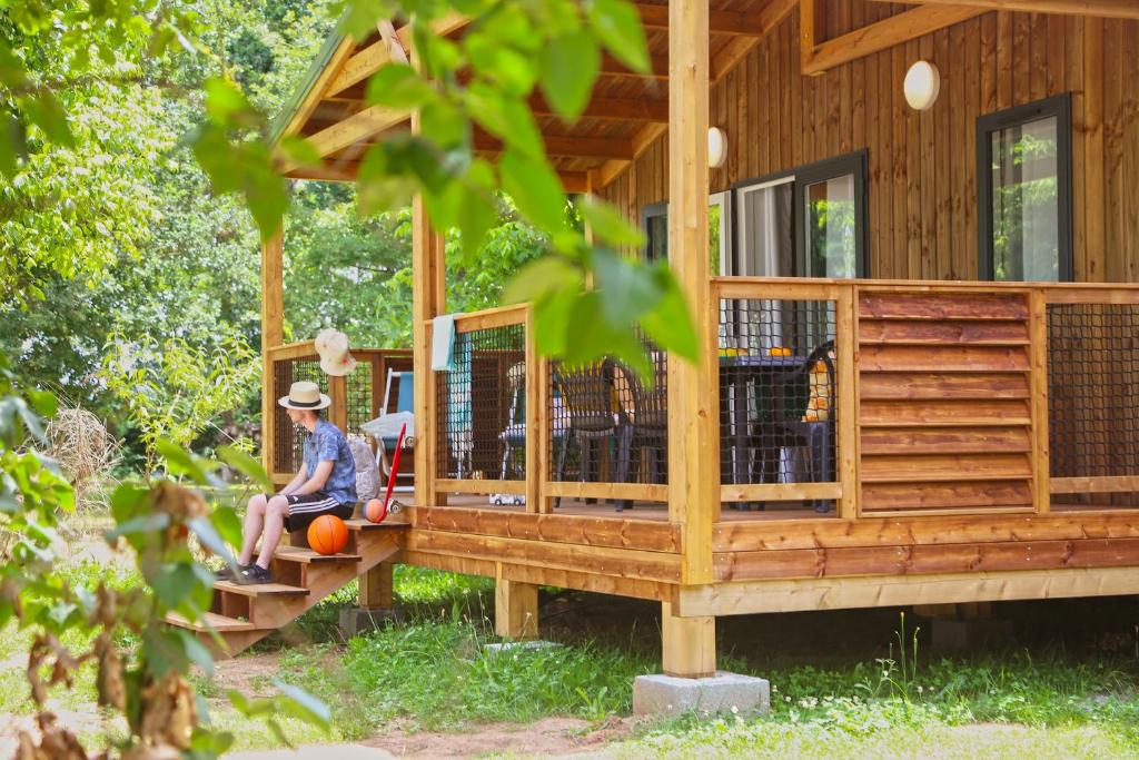 Camping Paradis le Rocher de la Granelle photo 1