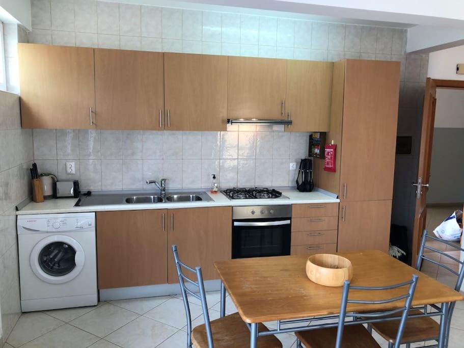 Spacious 2 bed Apt with pool & sea views photo 3