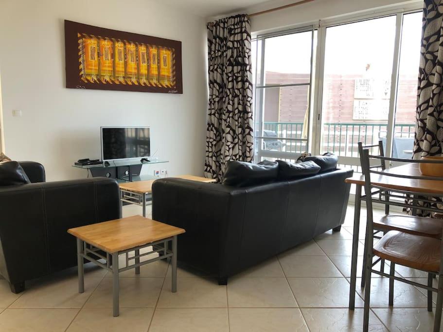 Spacious 2 bed Apt with pool & sea views photo 1