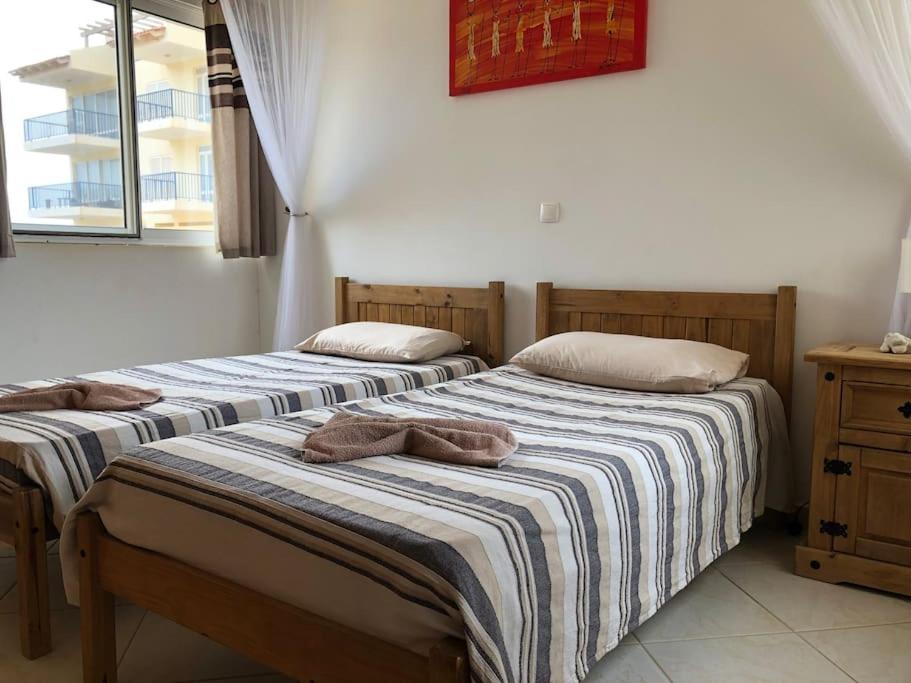 Spacious 2 bed Apt with pool & sea views photo 2