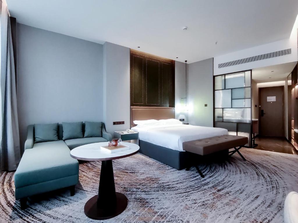 Shenzhen Shanghai Hotel -Complimentary Mini Bar and Late Check Out photo 3