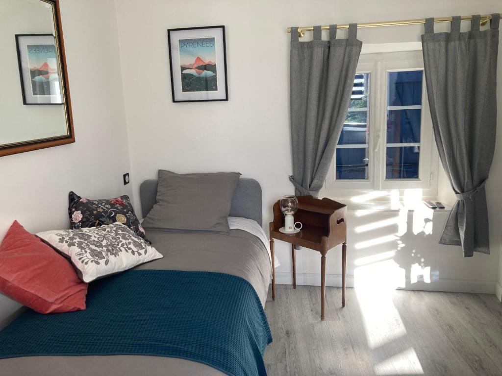 Studio Le Flore - Petit déjeuner inclus 1ère nuit - AUX 4 LOGIS photo 1