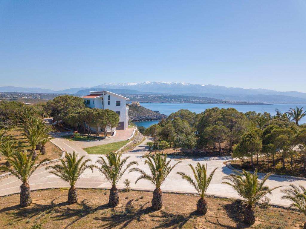 Villa del Mare, built on the edge of the sea photo 3
