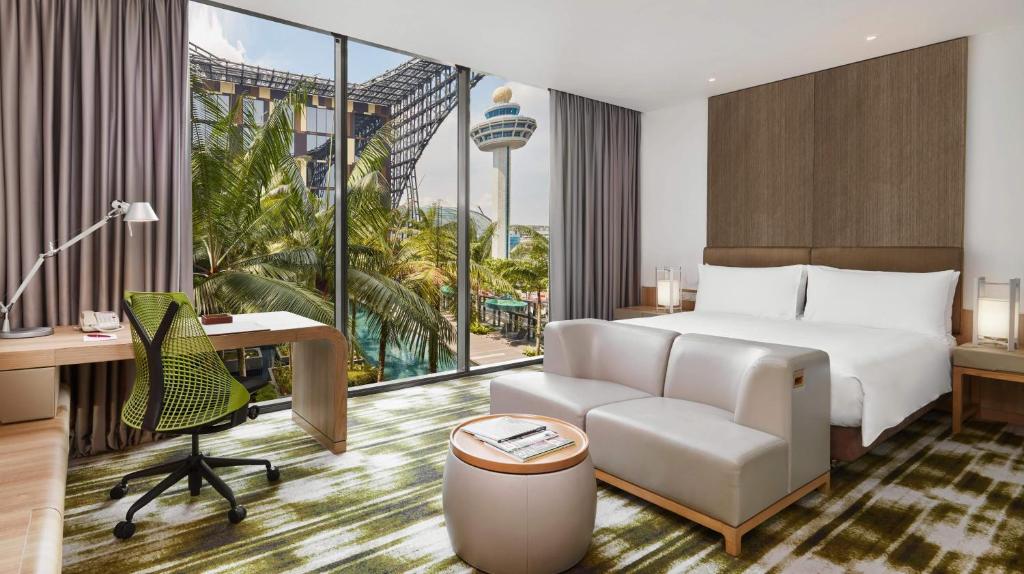 Crowne Plaza Changi Airport, an IHG Hotel photo 1