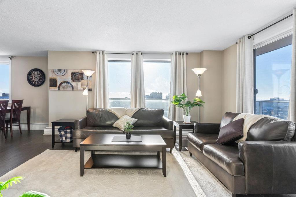 Superb 2 bedroom downtown with river view photo 1