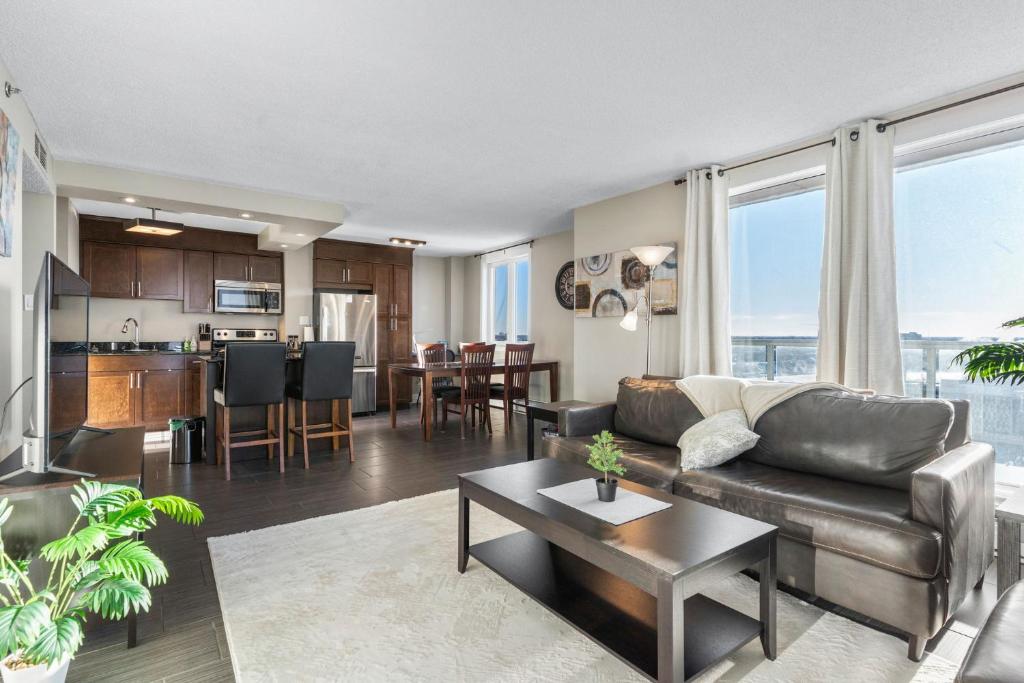 Superb 2 bedroom downtown with river view photo 3