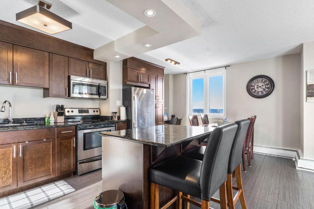 Superb 2 bedroom downtown with river view photo 4