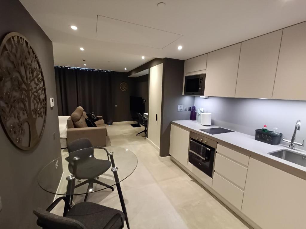 BRAND NEW - Studio Apartments in EuroCity - Pool - Rock View - Balcony - Free Parking - Holiday and Short Let Apartments in Gibraltar photo 2