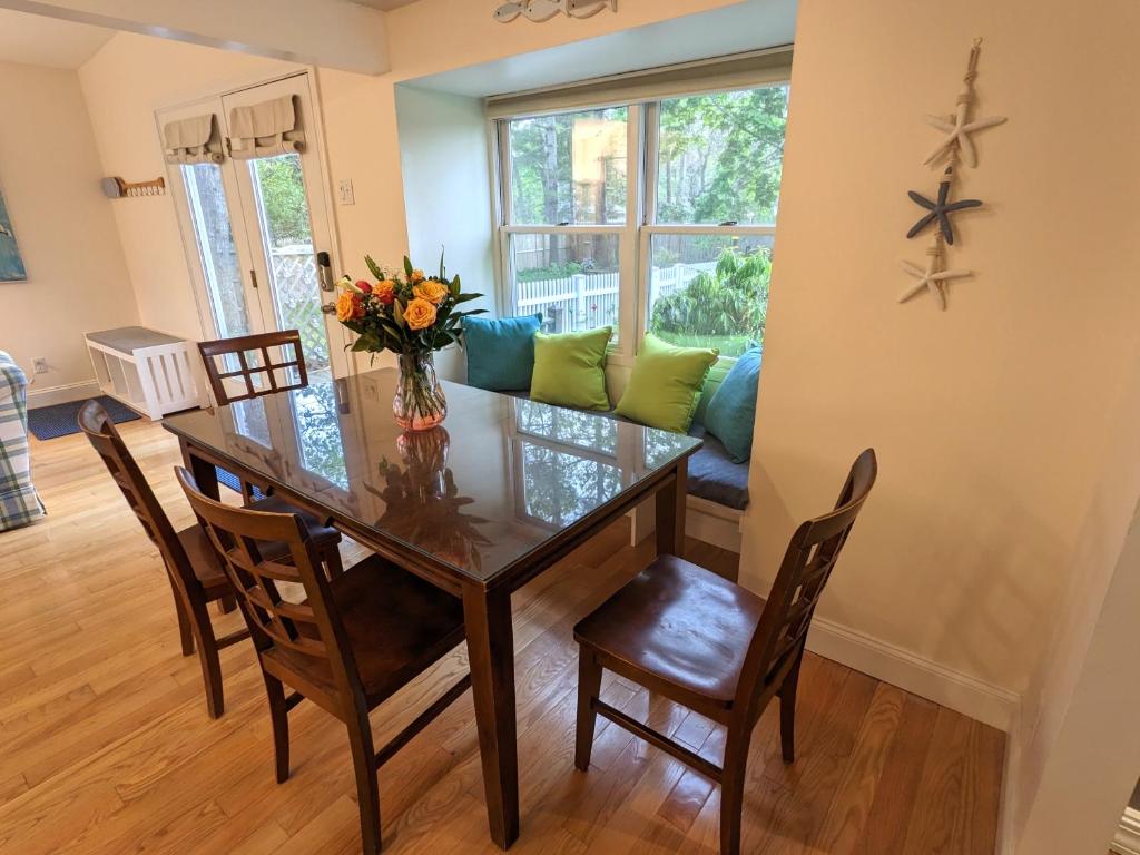 Spacious 4BR house on a quiet street in Centerville 5 min to Craigville beach photo 1