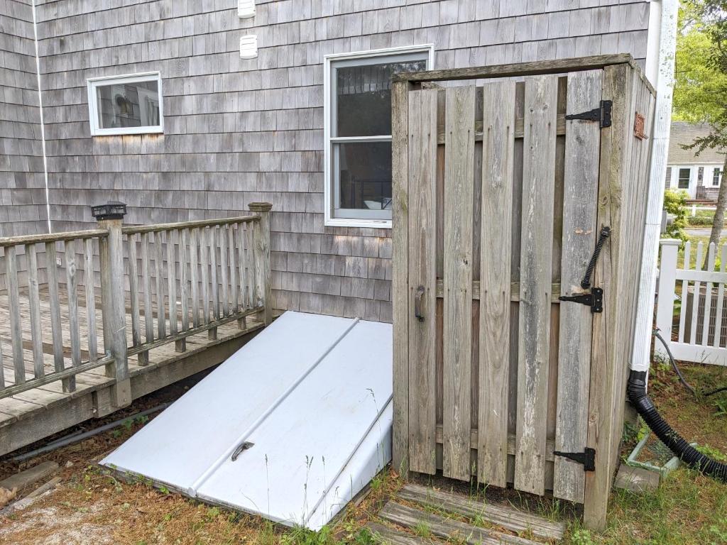 Spacious 4BR house on a quiet street in Centerville 5 min to Craigville beach photo 3