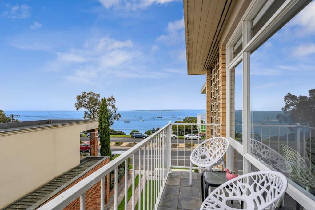 Top Floor Geelong Waterfront Apartment