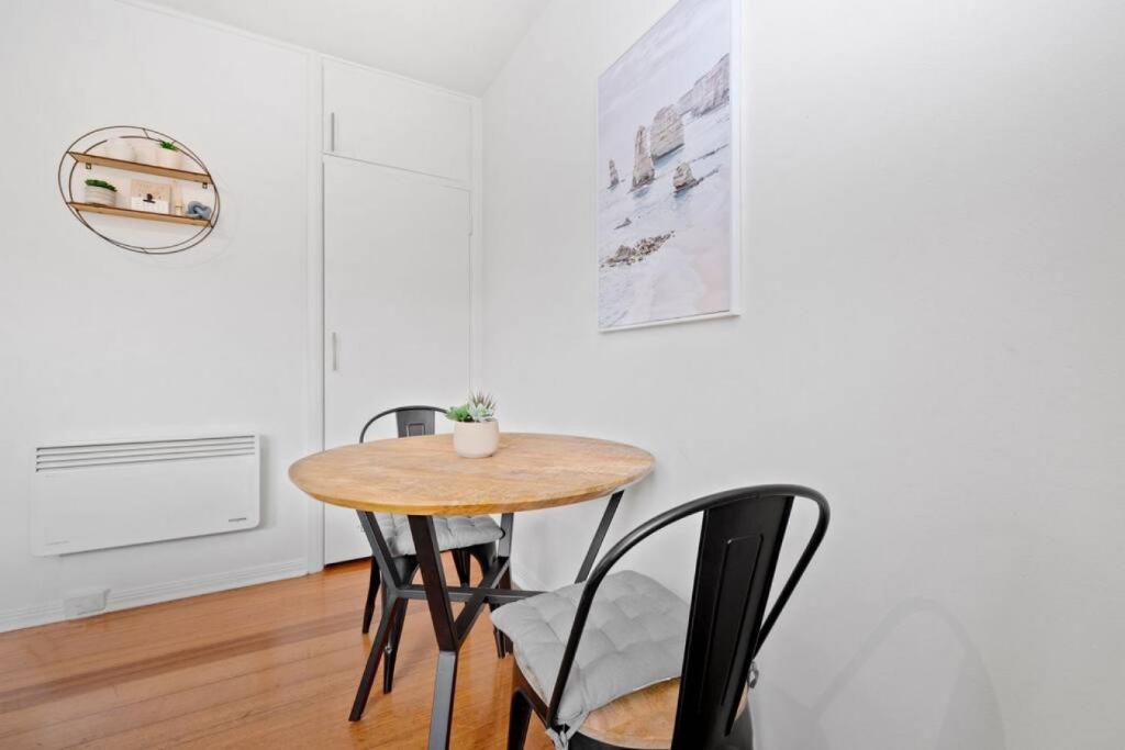 Ground floor one bedroom apartment in South Yarra photo 4