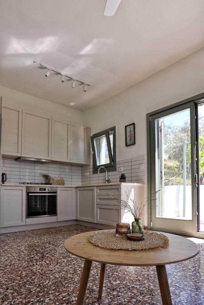 Admonis - Home in the olive grove photo 4