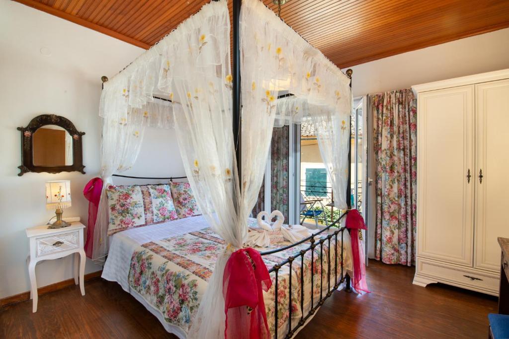 Evi's Maisonette photo 3