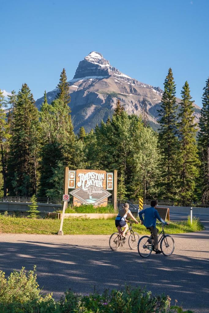 Johnston Canyon Lodge & Bungalows photo 1