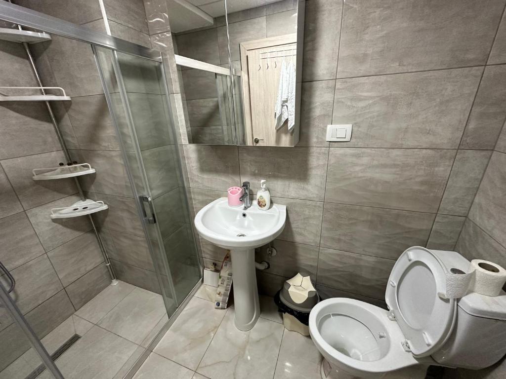 Welcoming Apartment w/ Wi-Fi + Private Bathroom photo 4