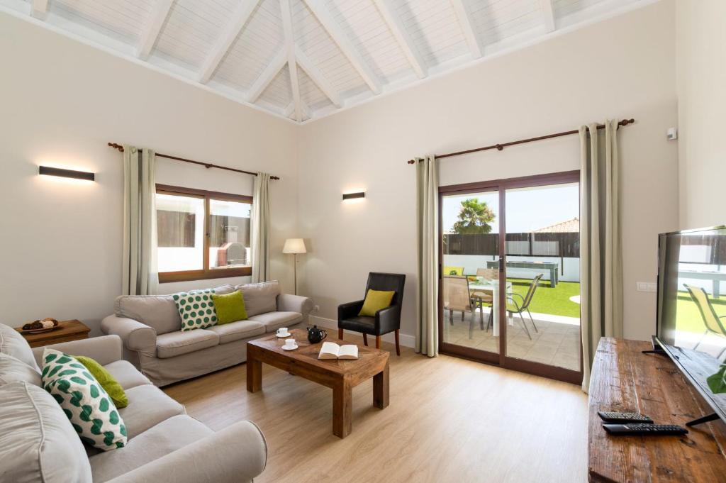 Villa Caleta Heights by Villa Plus photo 4