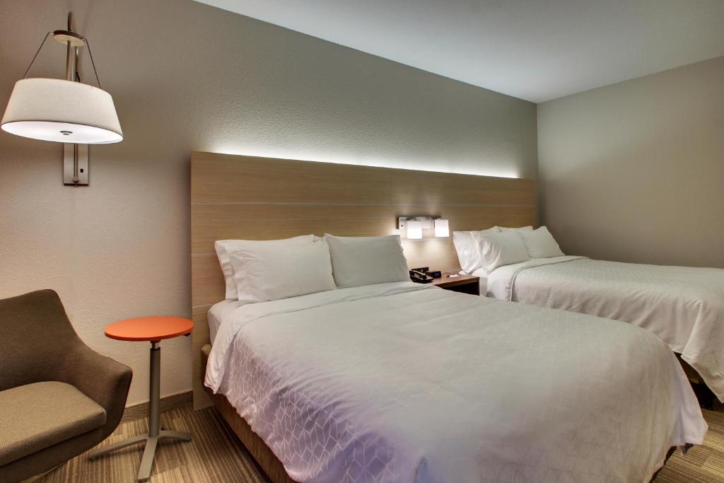 Holiday Inn Express Hotel & Suites Cedar Rapids I-380 at 33rd Avenue, an IHG Hotel photo 1