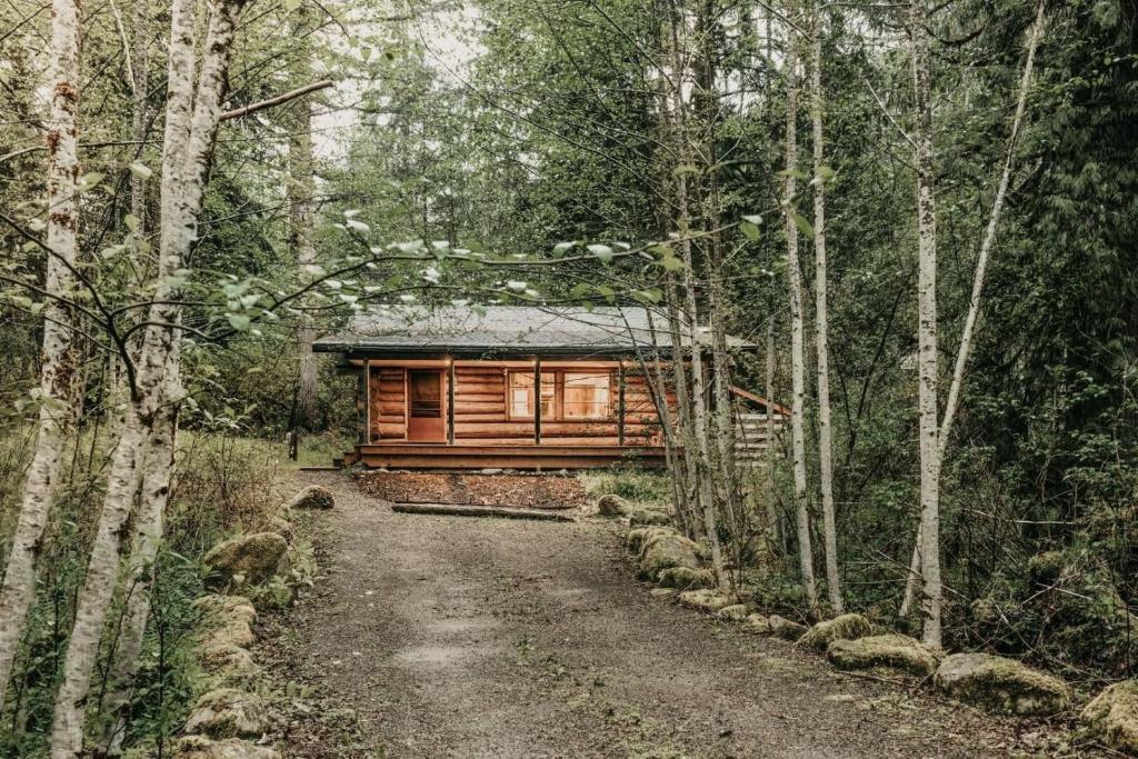 76GS - Genuine Log Cabin - WiFi - Pets Ok - Sleeps 4 home