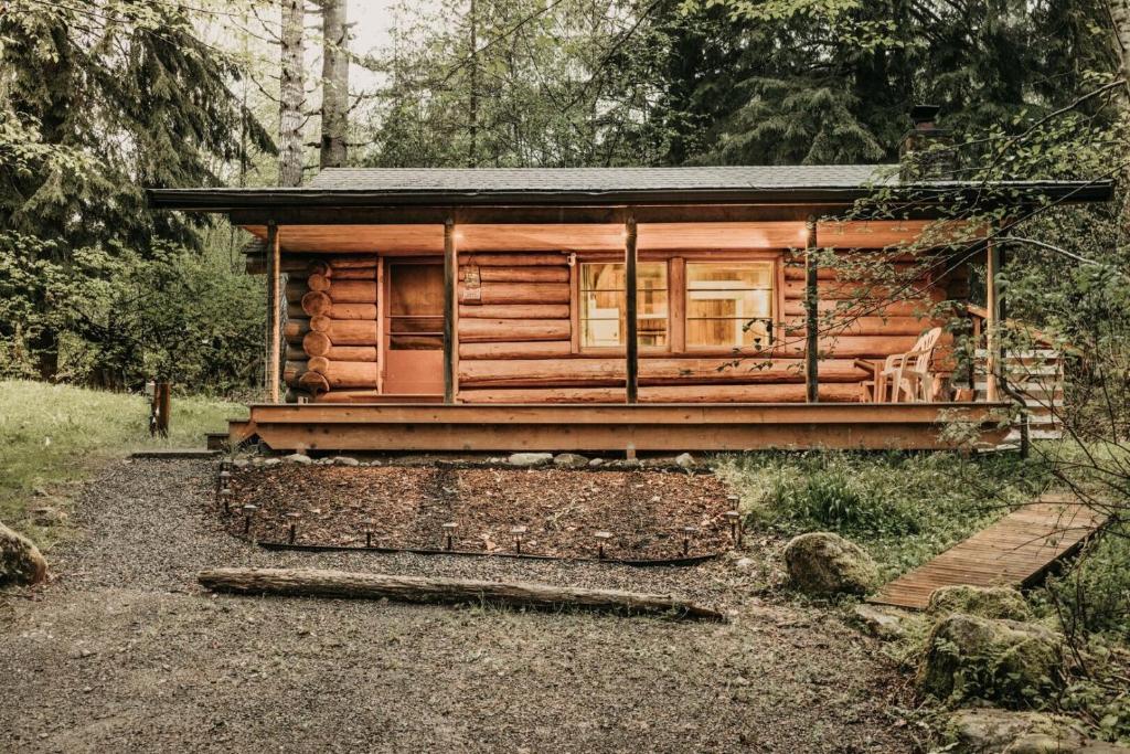 76GS - Genuine Log Cabin - WiFi - Pets Ok - Sleeps 4 home photo 1