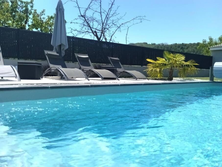 CHAMBRE & SDB PRIVÉE avec piscine en bord de Via Rhona photo 2