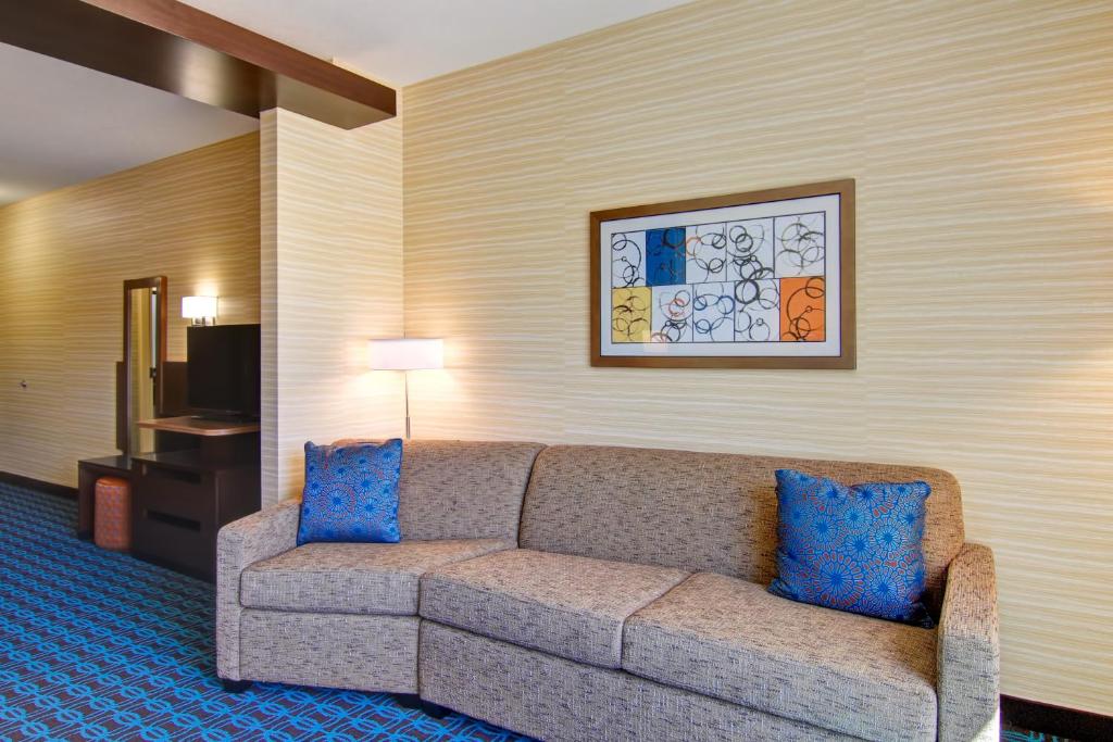 Fairfield Inn & Suites by Marriott Kamloops photo 3