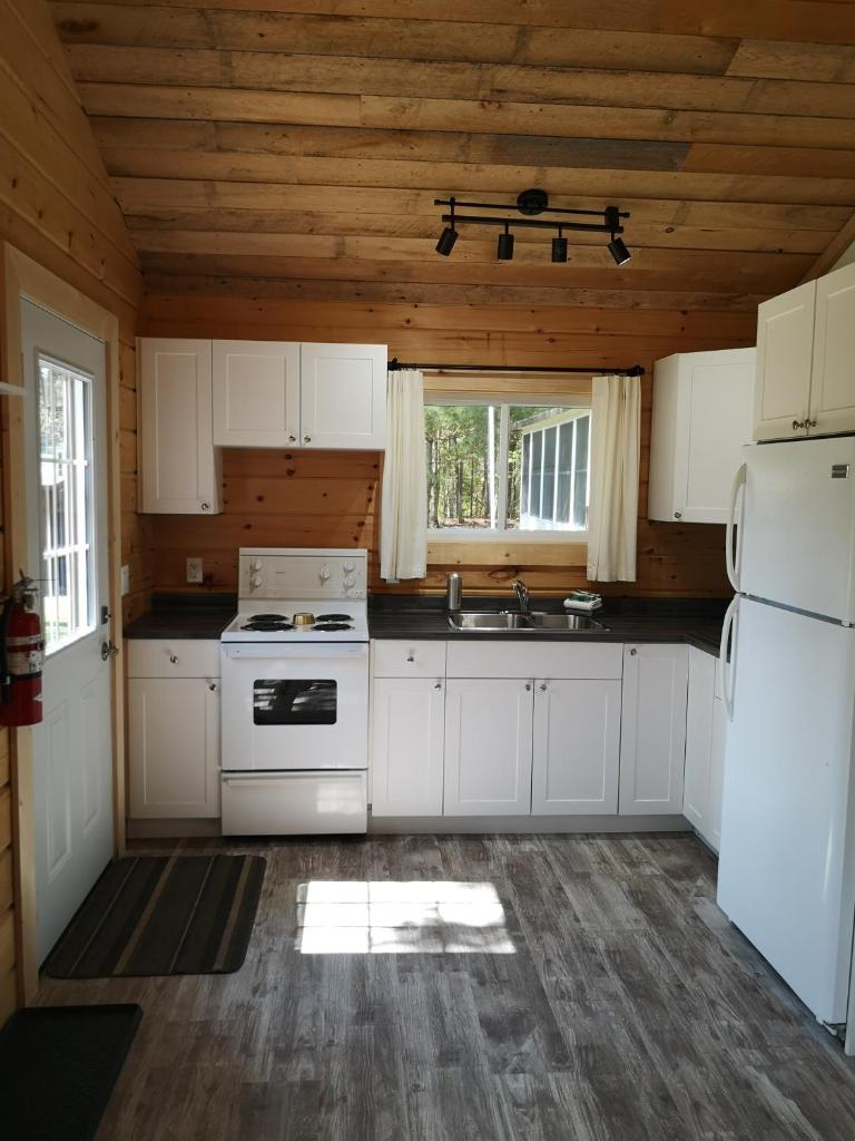The Pines Cottage Resort photo 4