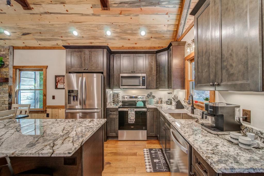 Brand New Build Luxury Mountain Chalet with Hot tub, pool, Game Room, Premium features photo 2