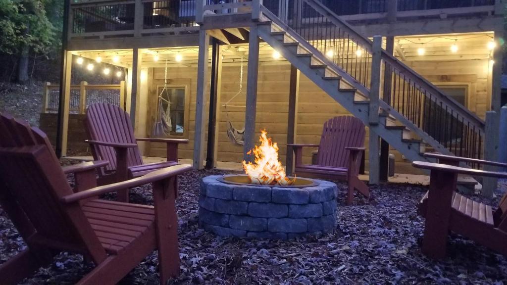 Brand New Build Luxury Mountain Chalet with Hot tub, pool, Game Room, Premium features photo 3