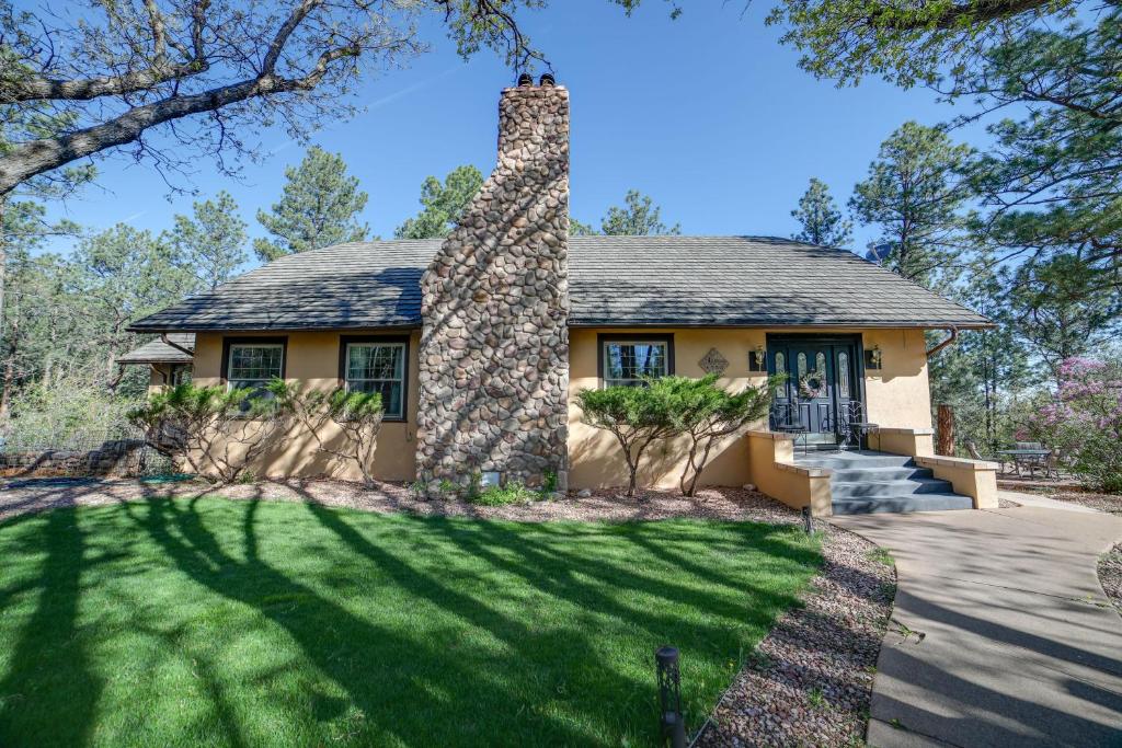 Inviting Colorado Springs House with Spacious Deck! photo 1