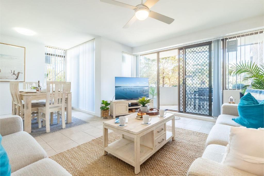Fleetwood 4 Air conditioned unit with water views photo 3