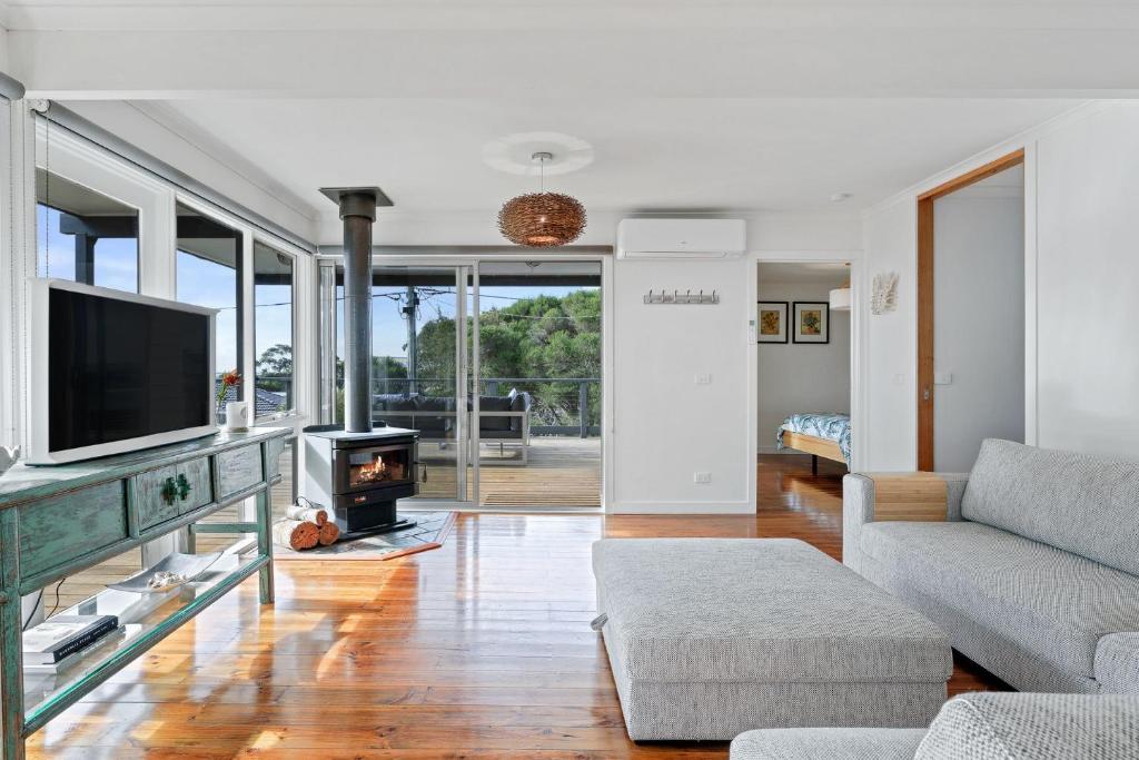 10 Aloha Drive photo 1