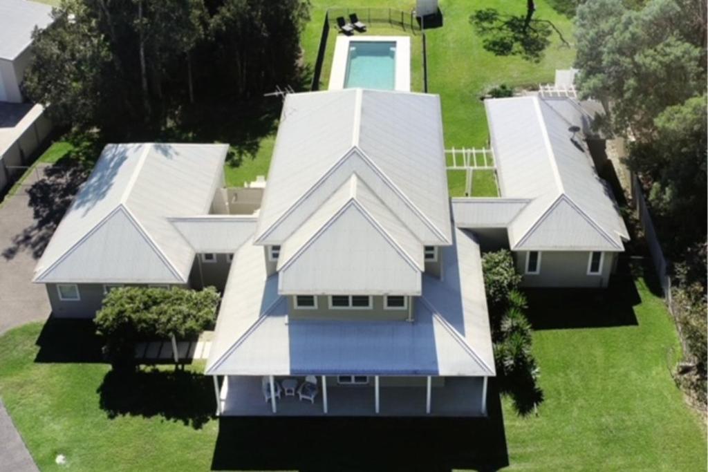 Echo Beach House Luxurious House with Pool and Ducted Air photo 3