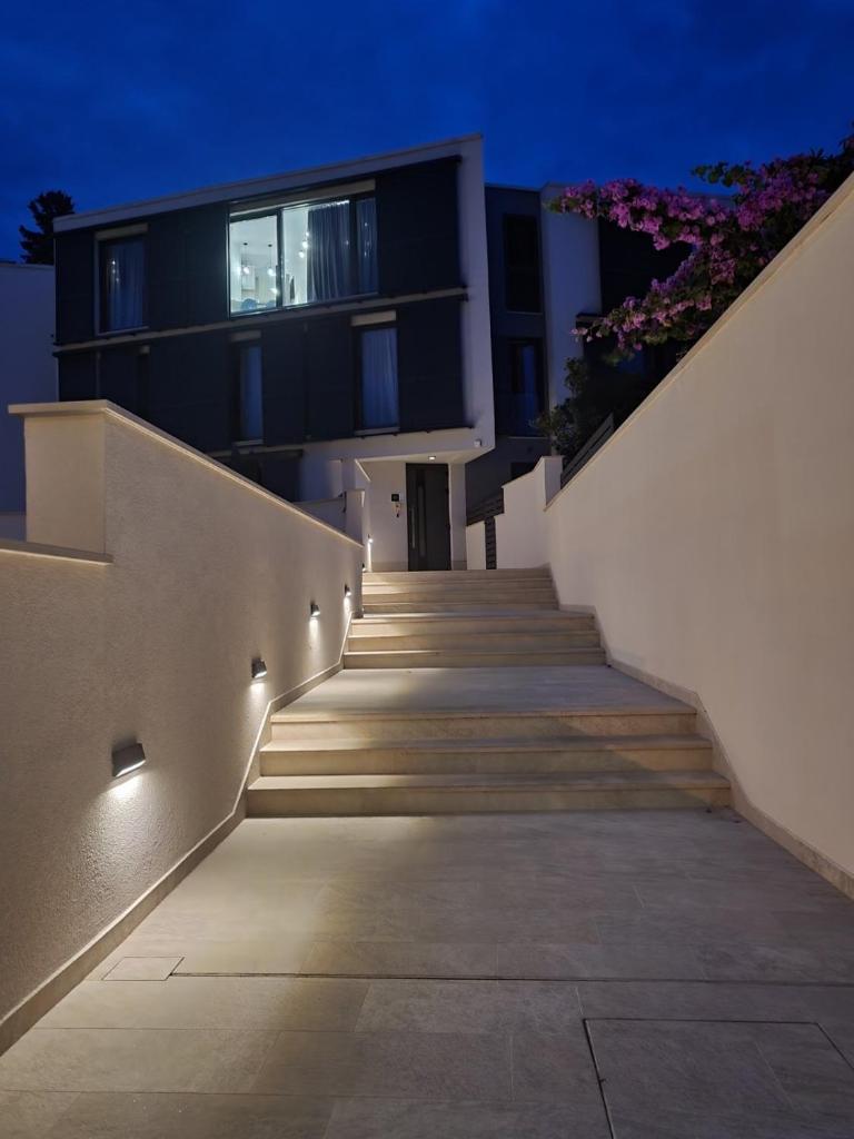 Tiffany Apartments photo 3