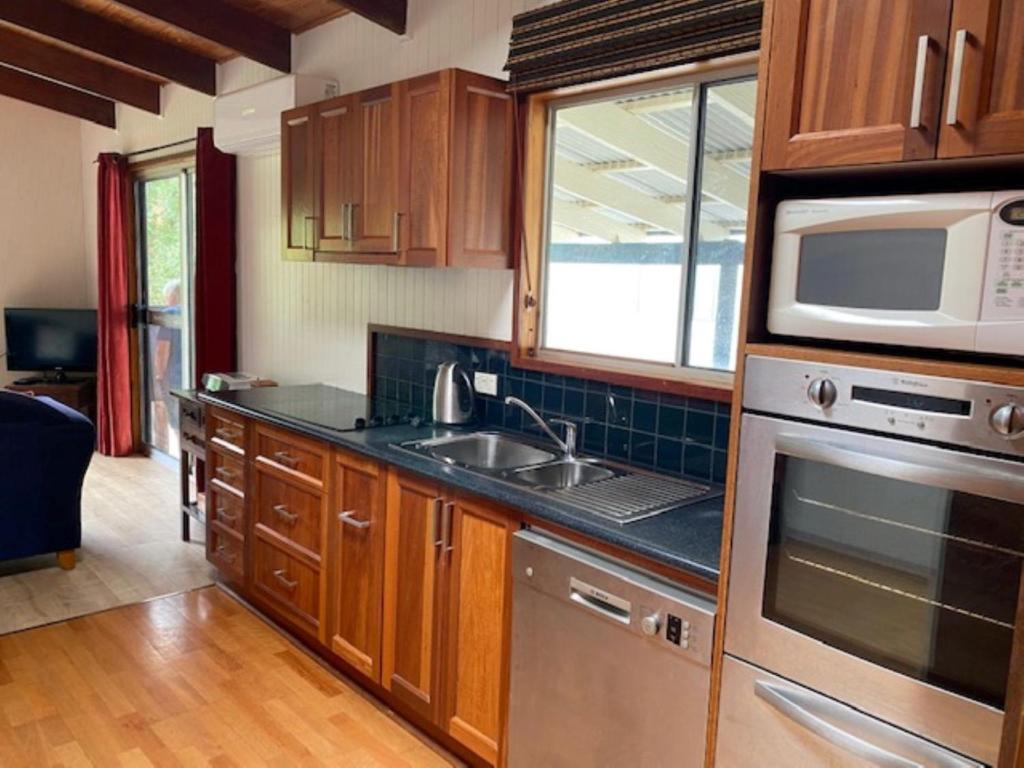 15 California Drive photo 3