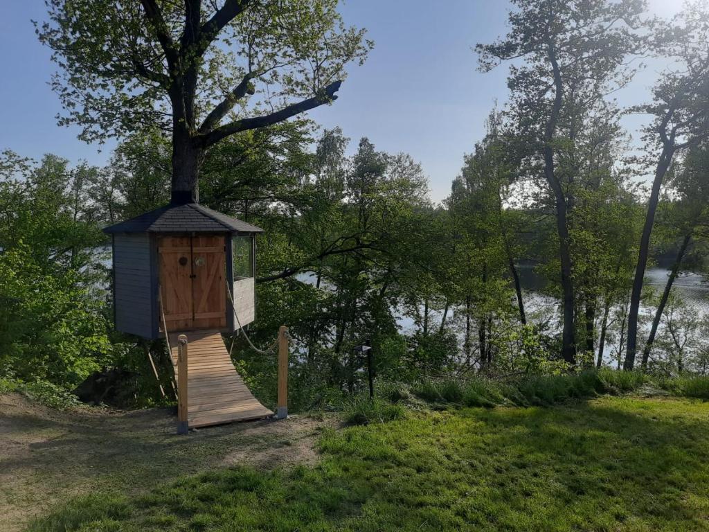 Domek nad jeziorem z jacuzzi photo 1