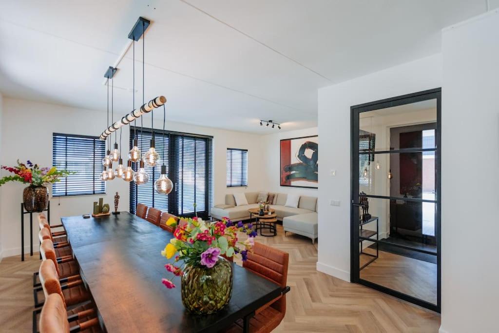 Brand new bright & luxurious villa in Amsterdam!