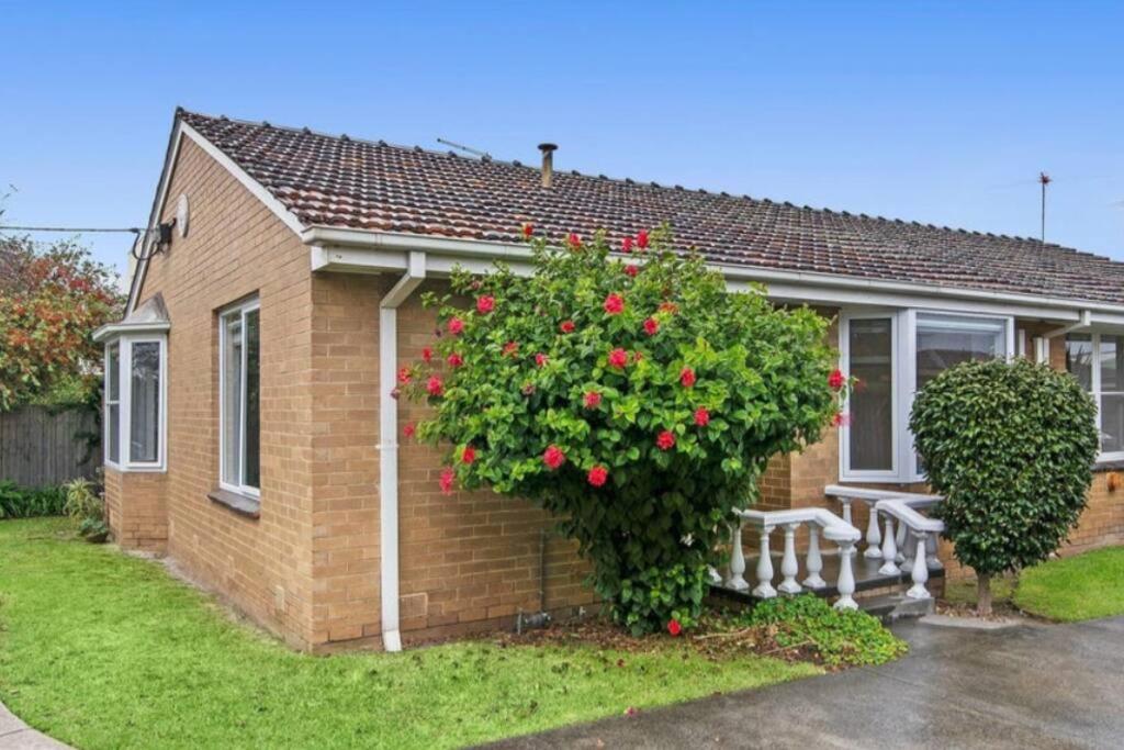 Location, Location, Location! Walk to beach & town