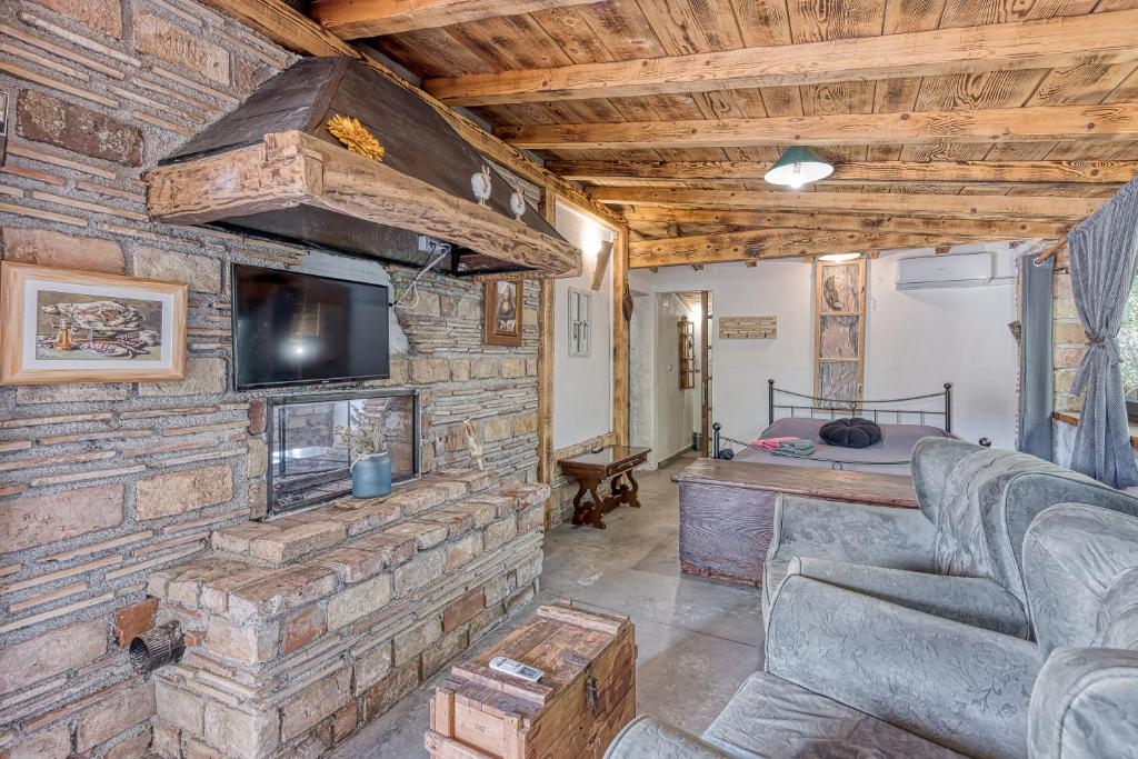 Rustic Home Izabel - Happy Rentals photo 4